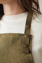 Carica l'immagine nel visualizzatore di Gallery, grembiuli e cappelli chef promozionali in canapa riciclato colore verde_verde 1293933 DET05