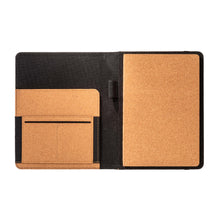 Carica l'immagine nel visualizzatore di Gallery, portablocchi e cartelline personalizzati in sughero colore naturale_naturale 1193846 DET02