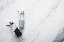 Carica l'immagine nel visualizzatore di Gallery, borracce personalizzate in vetro, silicone colore nero_nero 122322684 DET07