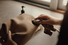 Carica l'immagine nel visualizzatore di Gallery, pochette e beauty case stampate con logo in rpet, pu colore marrone_marrone 122327731 DET09