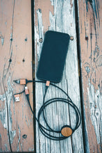 Carica l'immagine nel visualizzatore di Gallery, accessori per caricabatterie personalizzati in fsc® legno, tpe riciclato colore nero_nero 121702003 DET08