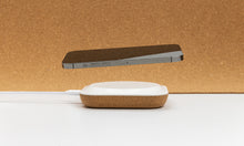 Carica l'immagine nel visualizzatore di Gallery, caricabatteria wireless pubblicitari in abs riciclato, fsc® sughero colore marrone_marrone 121702575 DET08