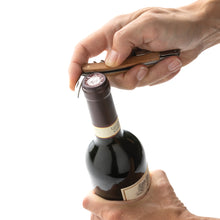 Carica l'immagine nel visualizzatore di Gallery, cavatappi apribottiglie e tappi pubblicitari in fsc® legno, acciaio inossidabile colore marrone_marrone 121713119 DET05