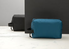 Carica l'immagine nel visualizzatore di Gallery, pochette e beauty case personalizzate in rpet colore blu-navy_blu 121753793 DET09