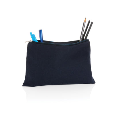Astuccio in canvas riciclato 285 gm² non tinto Impact Aware™. Modello in blu disponibile in 4 colori
