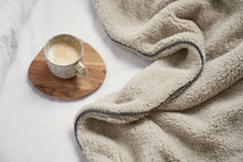 Carica l'immagine nel visualizzatore di Gallery, plaid e coperte pubblicitari in rpet, poliestere colore marrone_marrone 1294121 DET07