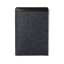Carica l'immagine nel visualizzatore di Gallery, custodie per PC e tablet personalizzate in feltro riciclato, pu colore nero_nero 122350527 DET04