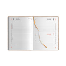 Carica l'immagine nel visualizzatore di Gallery, agenda stampata 2024 in poliuretano arancione 041687590 DET01