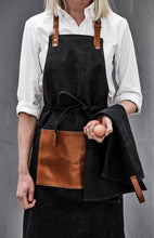 Carica l&#39;immagine nel visualizzatore di Gallery, grembiuli e cappelli chef personalizzati in cotone, pu colore nero_nero 1293932 DET04

