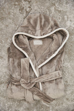 Carica l&#39;immagine nel visualizzatore di Gallery, accappatoi da personalizzare in rpet colore grigio_grigio 122321224 DET08
