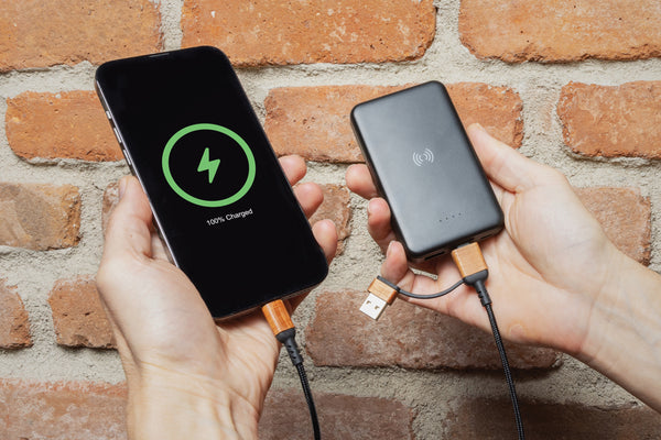 Carica l&#39;immagine nel visualizzatore di Gallery, accessori per caricabatterie personalizzati in fsc® legno, tpe riciclato colore nero_nero 121702003 DET09
