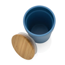 Carica l&#39;immagine nel visualizzatore di Gallery, tazze termiche e bicchieri con tappo personalizzate in polipropilene riciclato, bambù colore blu_blu 121715046 DET04
