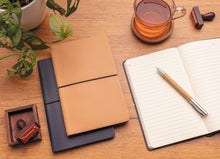 Carica l&#39;immagine nel visualizzatore di Gallery, quaderni e block notes personalizzati in pu, carta colore blu-navy_blu 121749139 DET08
