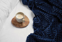 Carica l&#39;immagine nel visualizzatore di Gallery, plaid e coperte personalizzati in rpet, pu colore blu-navy_blu 12295757 DET09
