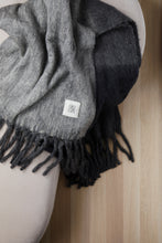 Carica l&#39;immagine nel visualizzatore di Gallery, plaid e coperte da personalizzare in acrilico, lana colore grigio_grigio 122312120 DET06
