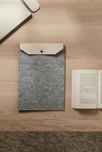 Carica l&#39;immagine nel visualizzatore di Gallery, custodie per PC e tablet personalizzate in feltro riciclato, pu colore grigio_grigio 122350527 DET07

