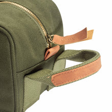 Carica l&#39;immagine nel visualizzatore di Gallery, pochette e beauty case personalizzate in canvas riciclato colore verde-scuro_verde 1141394820 DET02
