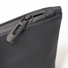 Carica l'immagine nel visualizzatore di Gallery, pochette e beauty case personalizzate in pu colore nero_nero 1141394825 DET03
